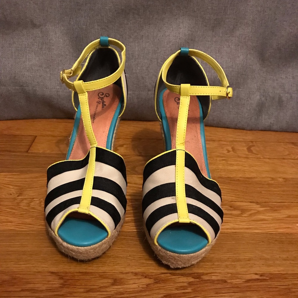 Vibrant Seychelles wedges!